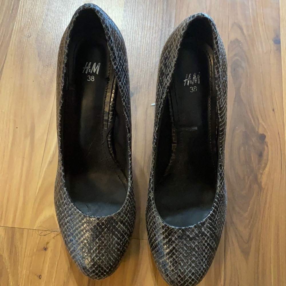 H&M snakeskin print 3”inch pumps. Size 38